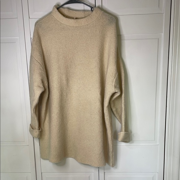 Free People M/L Oversized Cozy Cream Sweater - Picture 1 of 5